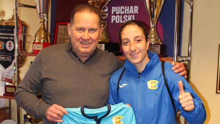  Най-титулуваната ни футболистка се завърна в Полша 