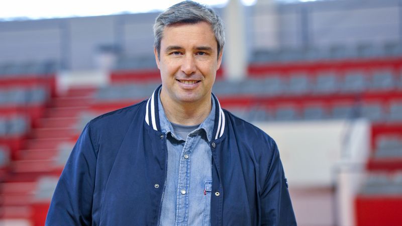 Хоспитализираха легендарния Юбер Ено след загубата на Нант от Милон