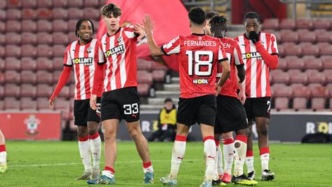 Саутхамптън загърби проблемите в Премиър лийг и продължи напред във ФА Къп