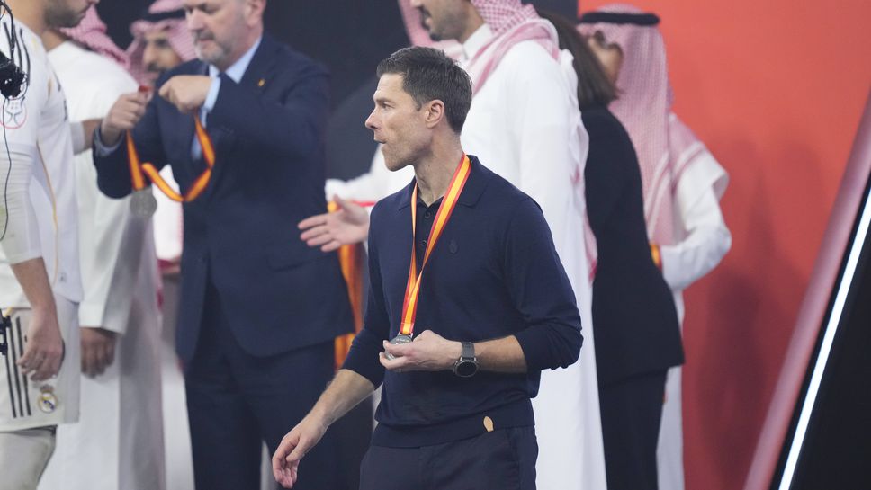 Чаби Алонсо не е заплашен от уволнение независимо че в