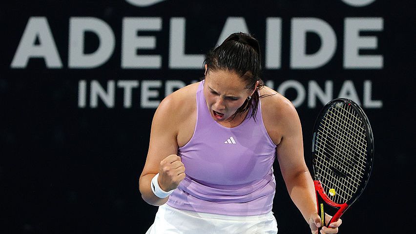 Касаткина елиминира Сакари на старта в Аделаида, две от поставените отпаднаха