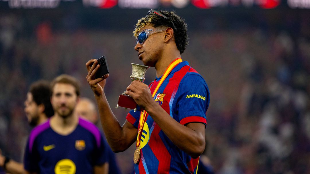 Ямал спря лайв от съблекалнята: Това не трябва да се вижда