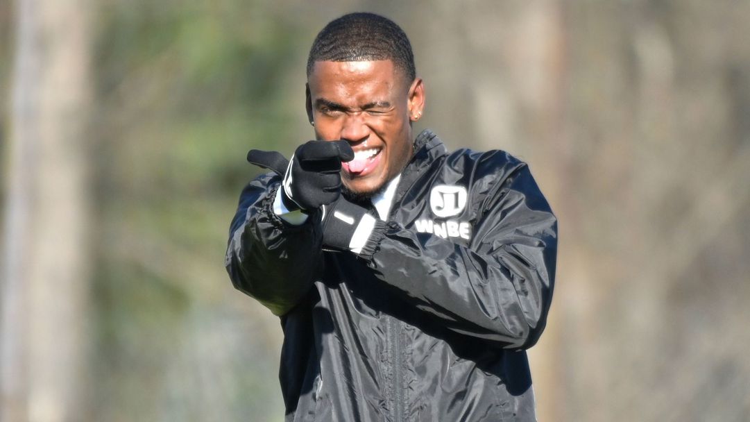 Руснаци също следят Хуан Переа