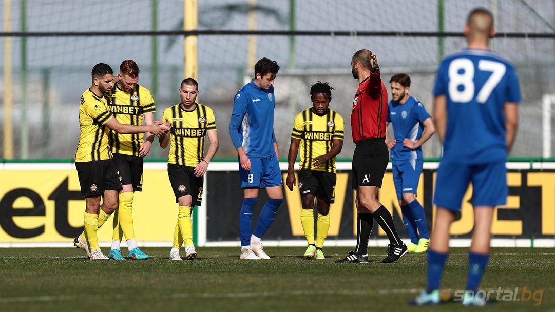  Емануел Току, Димитър Тонев, Дилан Мертенс 
