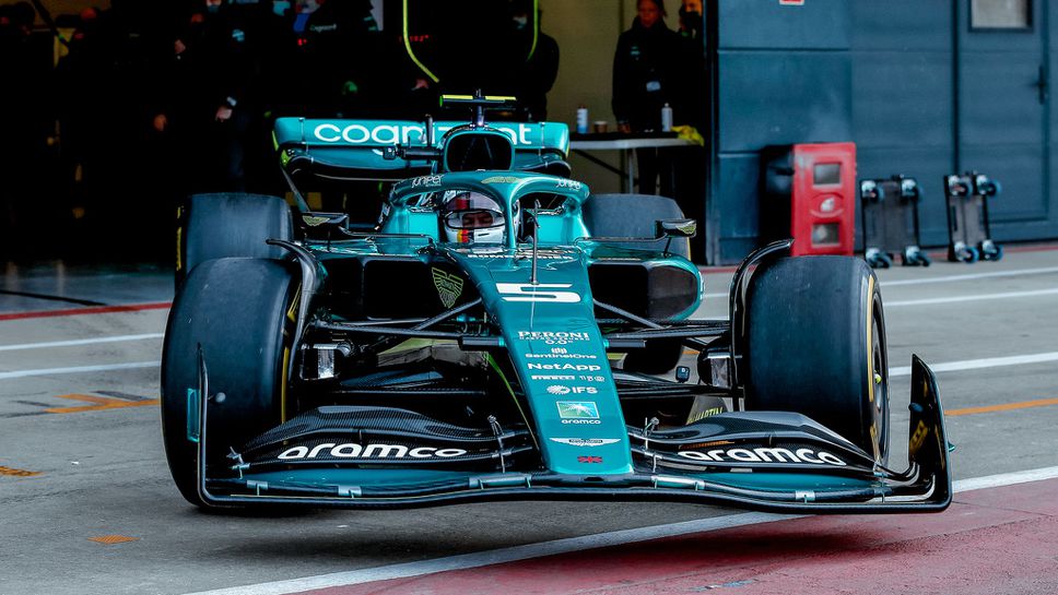 Фетел и Строл завъртяха първи километри с новата си кола