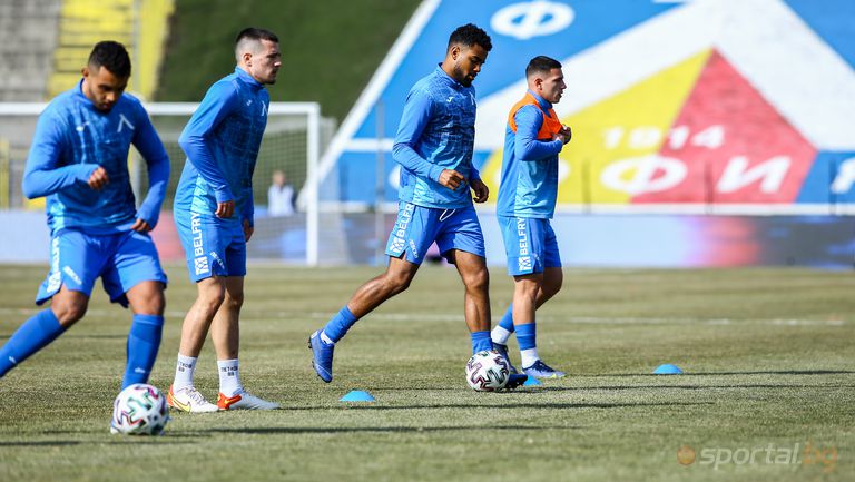 Публиката на Левски приветства петимата нови попълнения на клуба през