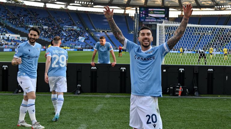 записа трета победа в последните си четири мача в и