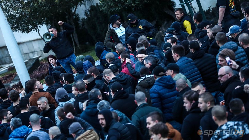 И феновете на Ботев (Пловдив) излизат на протест