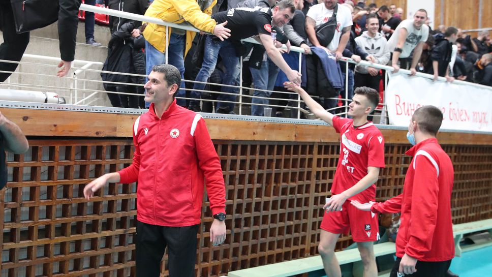 Александър Попов пред Sportal.bg: Анализите са тежки! Други отбори имат общини зад гърба си, а ние плащаме 30 000 лв. за ток