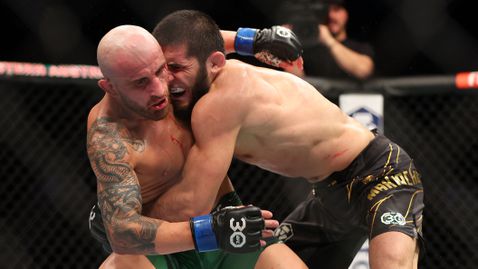  Ислам Махачев с сложна и спорна победа над Алекс Волкановски на UFC 284 