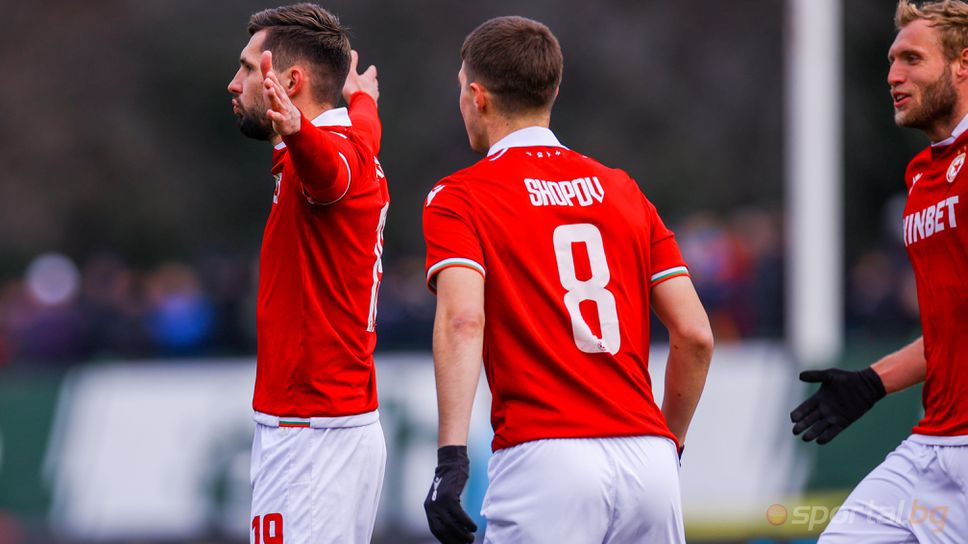 Иван Турицов от дузпа вкара четвърти гол във вратата на Дебърлиев
