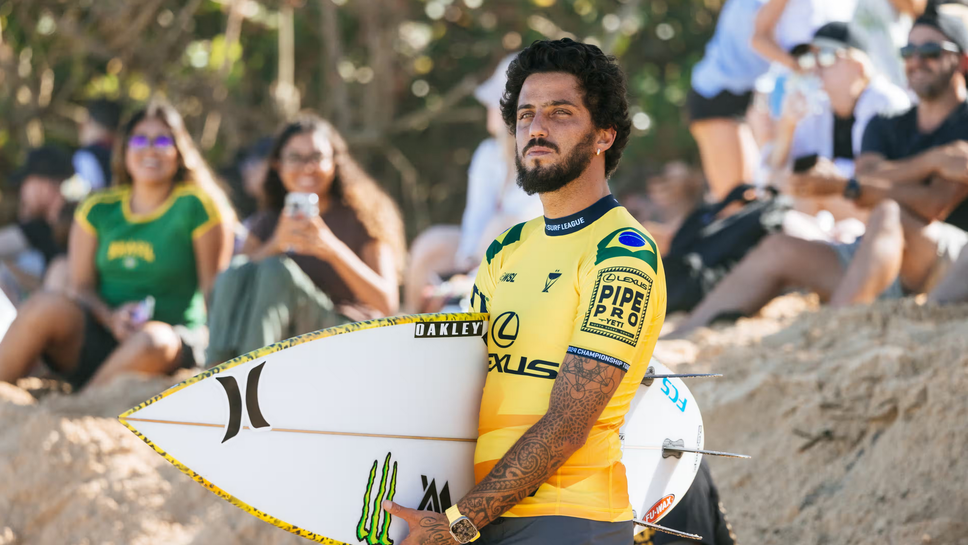 №1 в сърфа се оттегля временно заради проблеми с психичното здраве