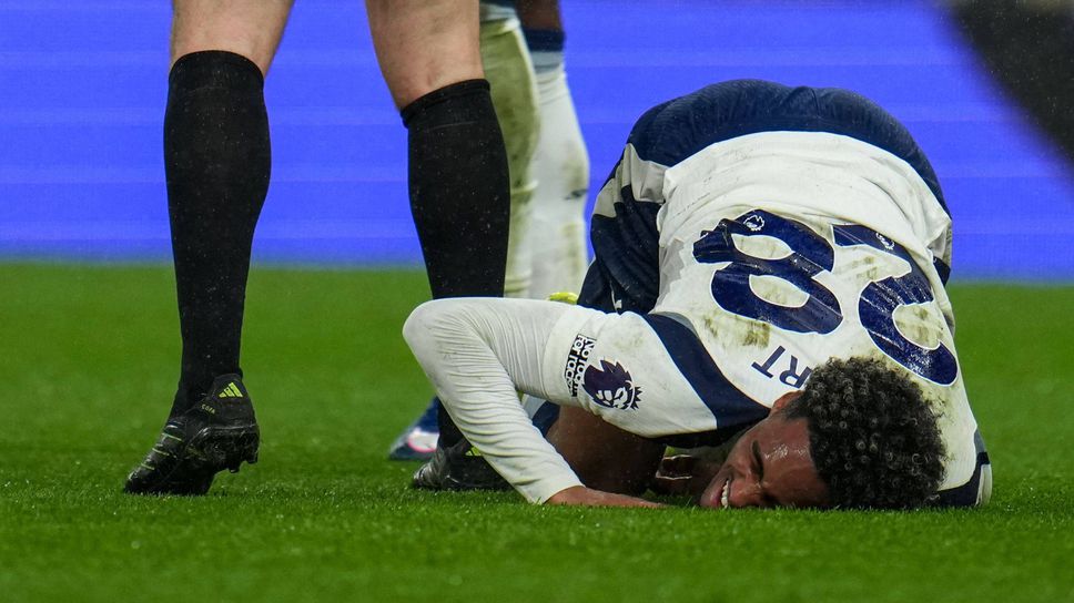 Френското крило на ТотнъмУилсон Одобер е с разкъсване на предната