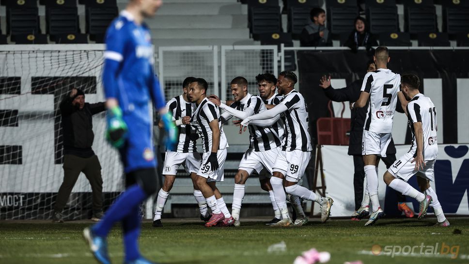 Локо 1:0 Ботев, греда за домакините