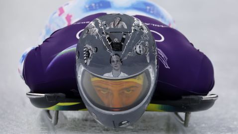 Отстраниха украинеца заради каската му с убитите от Русия спортисти