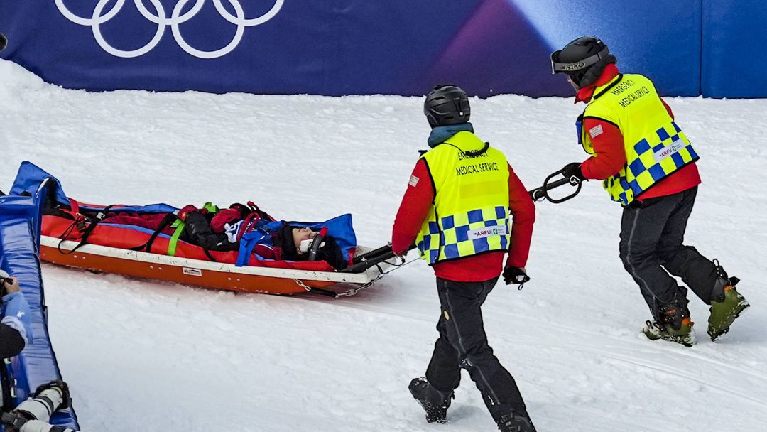 Китайска сноубордистка с тежко падане в халфпайпа