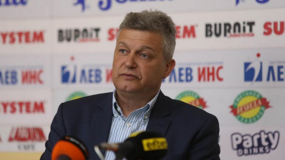 Петър Петров: Няма да побългарим ВАР, мониторингът ще се прави от Световната футболна федерация