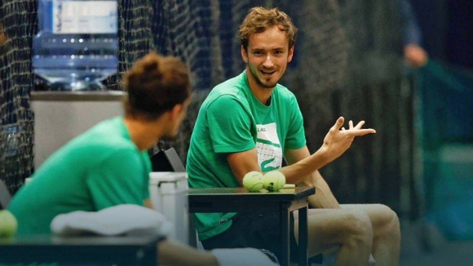 Медведев отпадна безславно в Ротердам и няма да застраши Надал