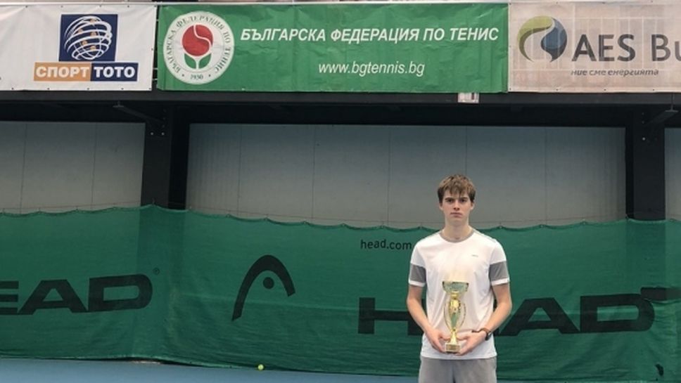 Пьотр Нестеров и Александра Габровска спечелиха титлите на сингъл на ДП до 18 години
