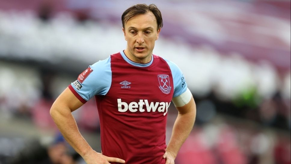 Капитанът на Уест Хам подписа нов договор и обяви, че се оттегля от футбола