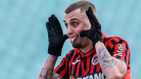  Локо (София) се пребори за трите точки с Ботев (Враца) в мач с две дузпи и червен картон 