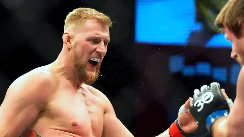 Волков спечели руското дерби на UFC 333