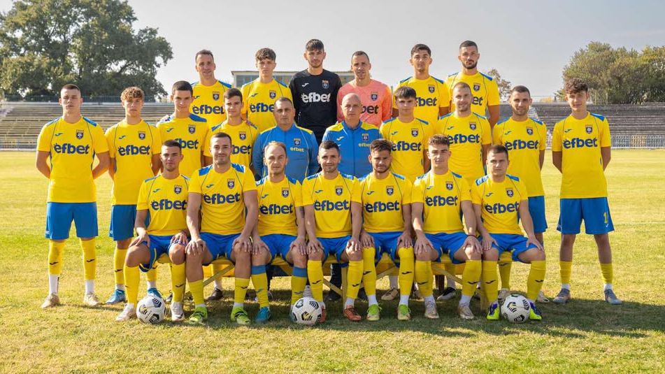 ФК Димитровград се раздели с трима