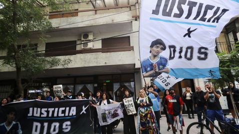 Прокурор показа шокираща снимка и заяви: Ето как умря Марадона