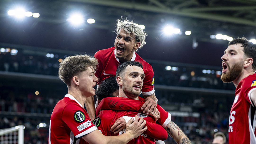 Трой Парът даде преднина на АЗ Алкмаар срещу Спарта