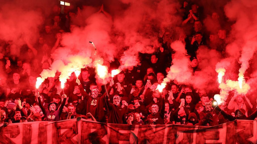 Сериозни сблъсъци между феновете на Селта и Лион