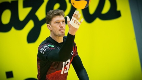 Дмитрий Мусерский ще изиграе още един сезон в Япония