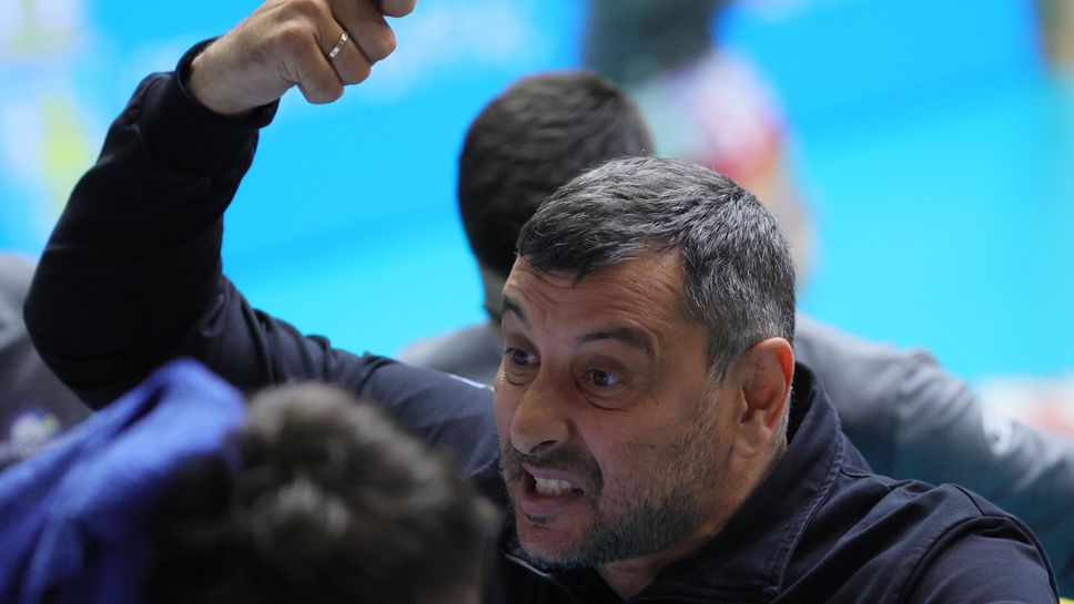 Ники Желязков: Втори ден катастрофално съдийство! Днес ни наказват с картони, а тези тюфлеци никой с нищо не ги наказва!