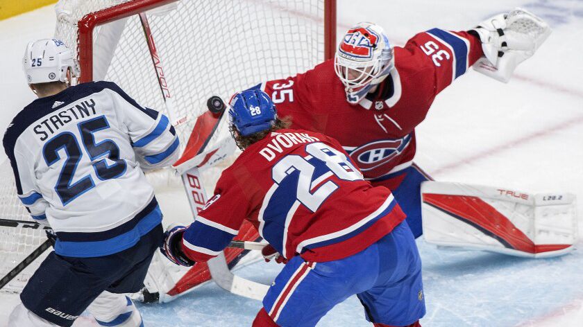Уинипег запази шанс за плейофите в НХЛ с победа срещу Монреал