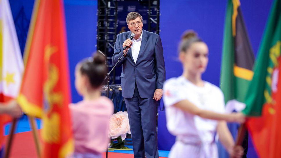 Министър Глушков приветства участничките в Световната купа в София