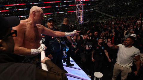 Антъни Джошуа не избърза да приеме предизвикателството на Тайсън Фюри