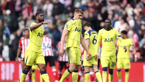 Де Дзерби не успя да промени нищо в дебюта си и Тотнъм стигна ново дъно