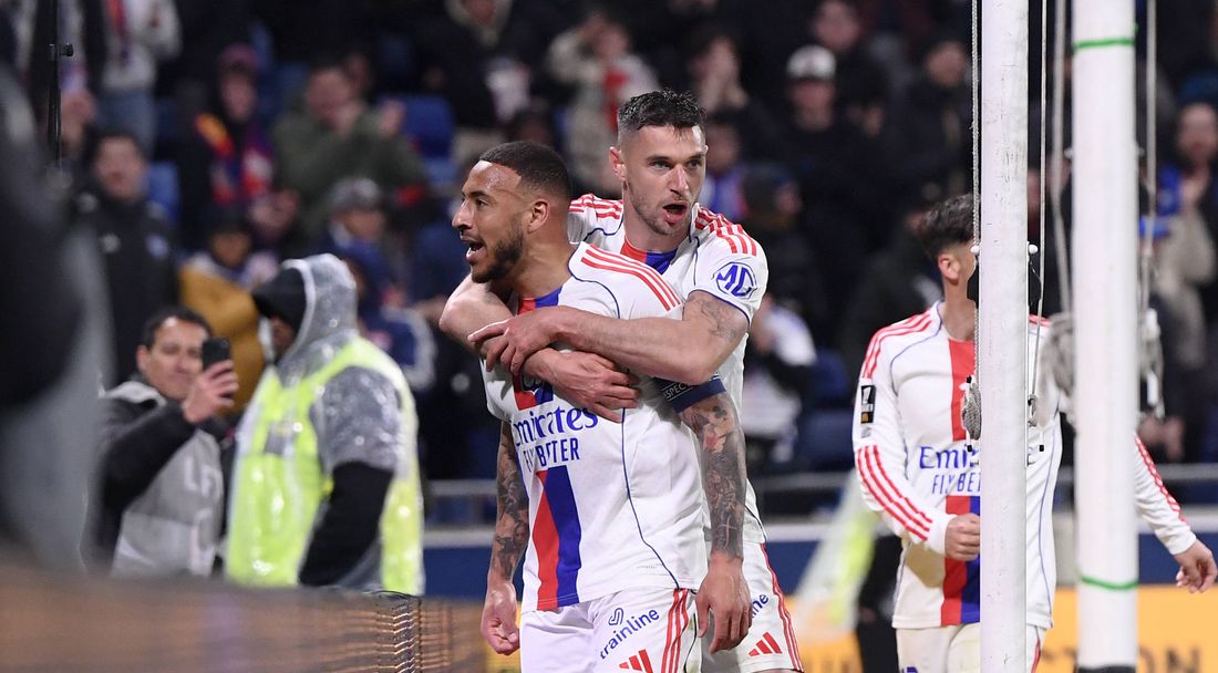 Лион удари Лориен и се доближи отново до четворката