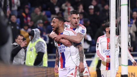 Лион удари Лориен и се доближи отново до четворката