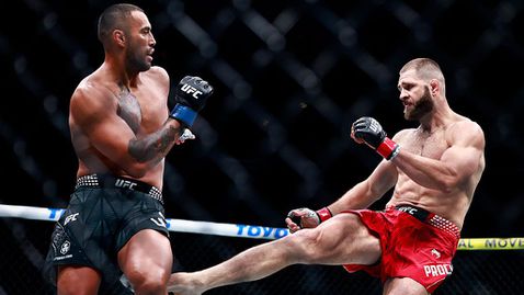 Какво точно се случи с коляното на новия шампион на UFC?