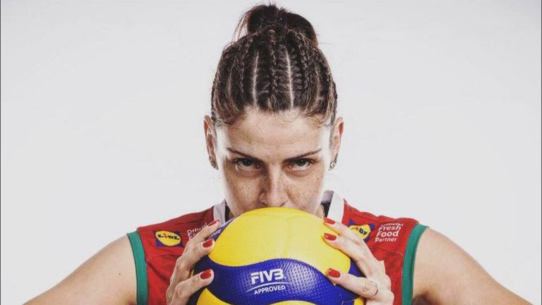Българската волейболна националка Мирослава Паскова ще продължи кариерата си в