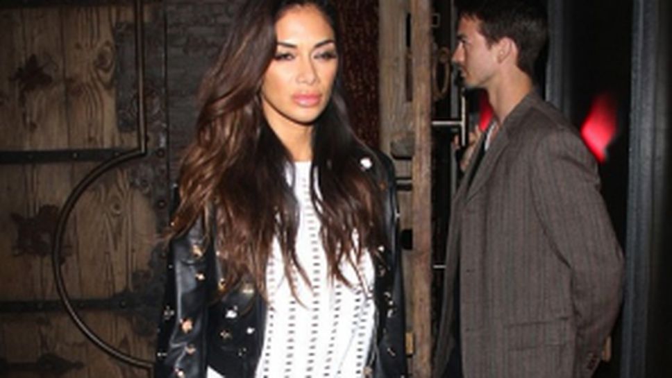 Никол Шерцингер с премрежен поглед след купон в Холивуд