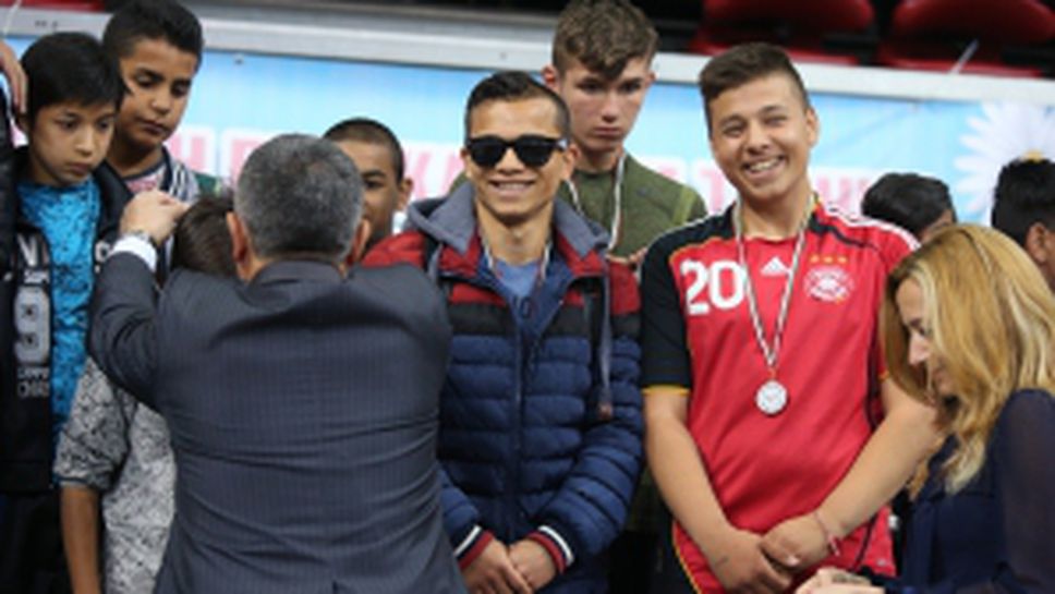 Наградиха участниците в турнира за деца в риск