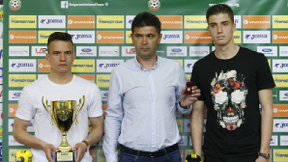 Националите до 19 години и Ангел Стойков са отбор и треньор месеца