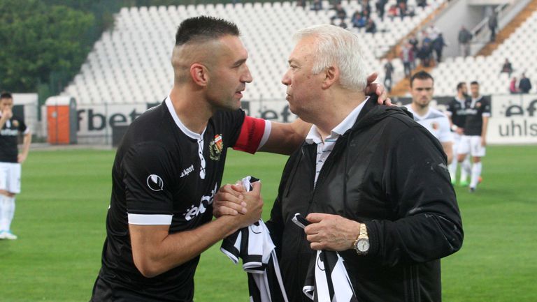 Легендата на и българския футбол Христо Бонев призова от страниците