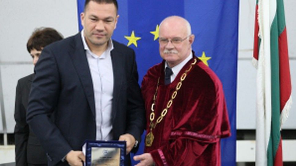 НСА връчи почетни плакети на най-успелите си студенти