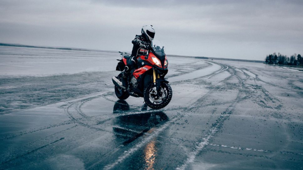 BMW Motorrad отидоха за лед с Робърт Гъл (Видео)