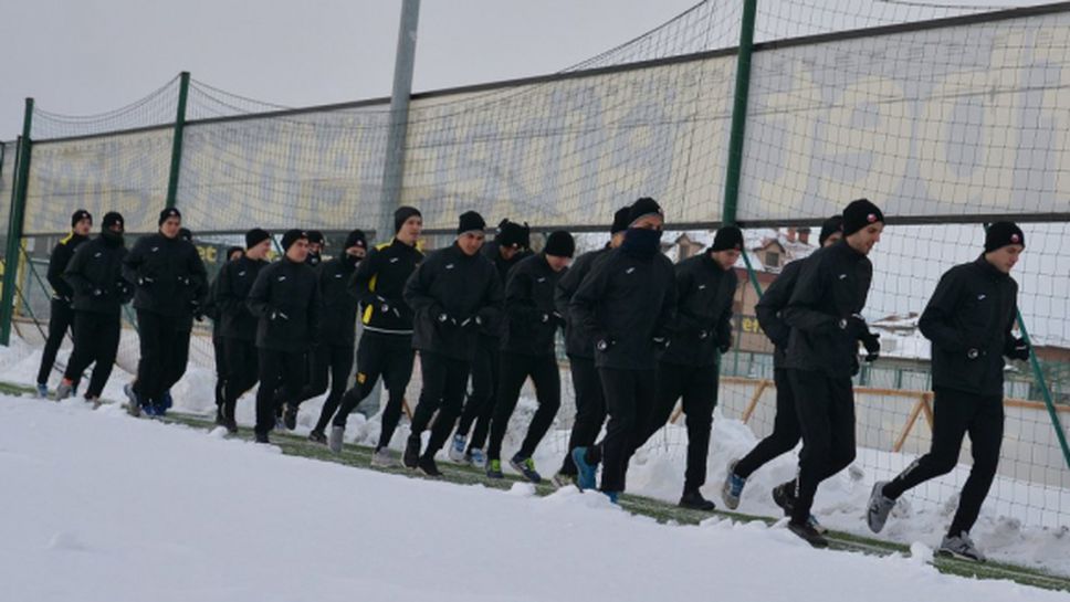 Ботев започна зимната си подготовка с 21 футболисти и нов треньор (видео)