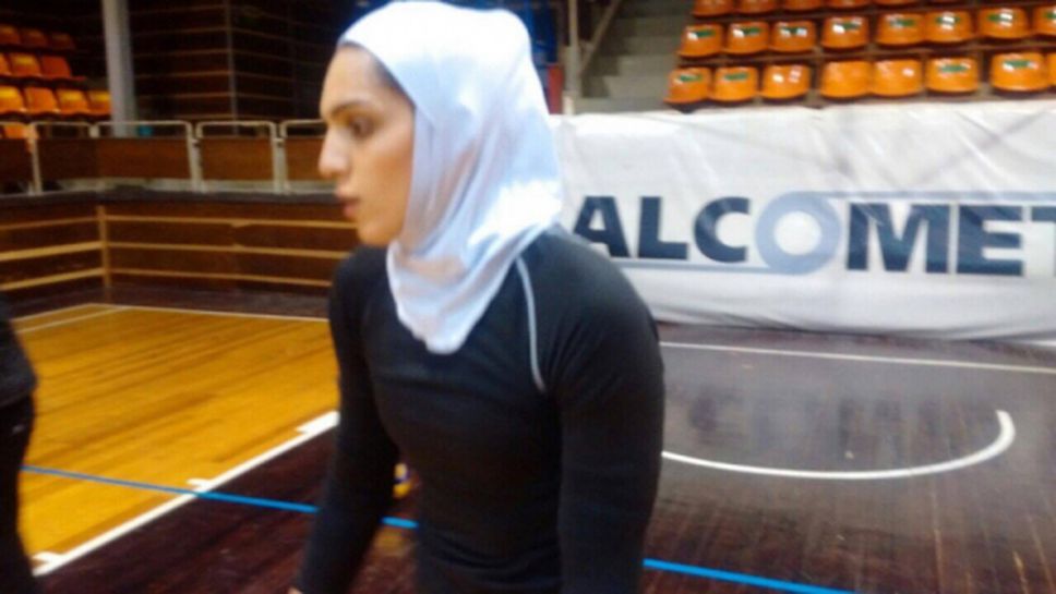Волейболистката от Иран с първа тренировка в Шумен
