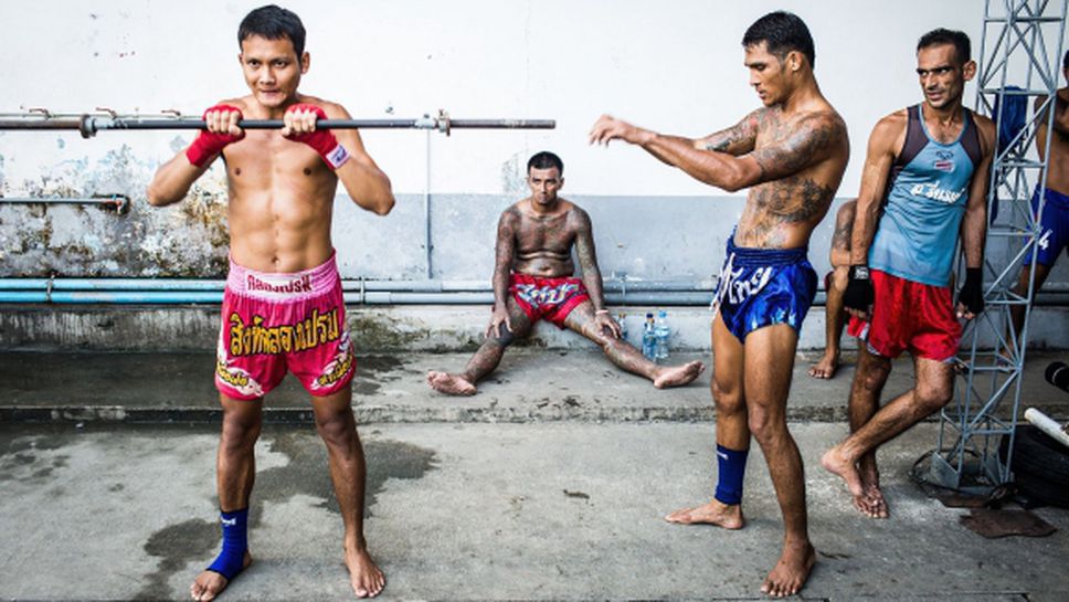 Как затворници в Тайланд стават свободни мъже чрез муай тай турнири