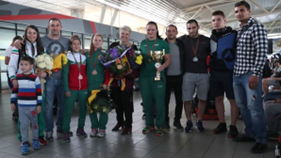 Националният отбор по самбо се прибра от Европейското първенство в Минск